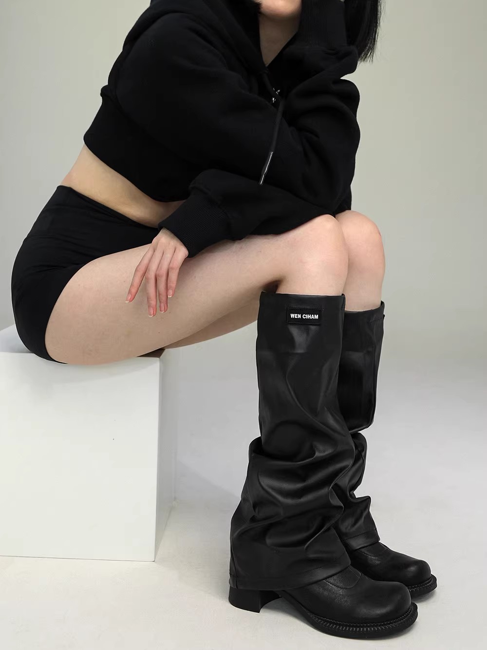 جوارب نسائية طويلة من الجلد ال - مراجعة Knee Sleeve Pair وسعره
